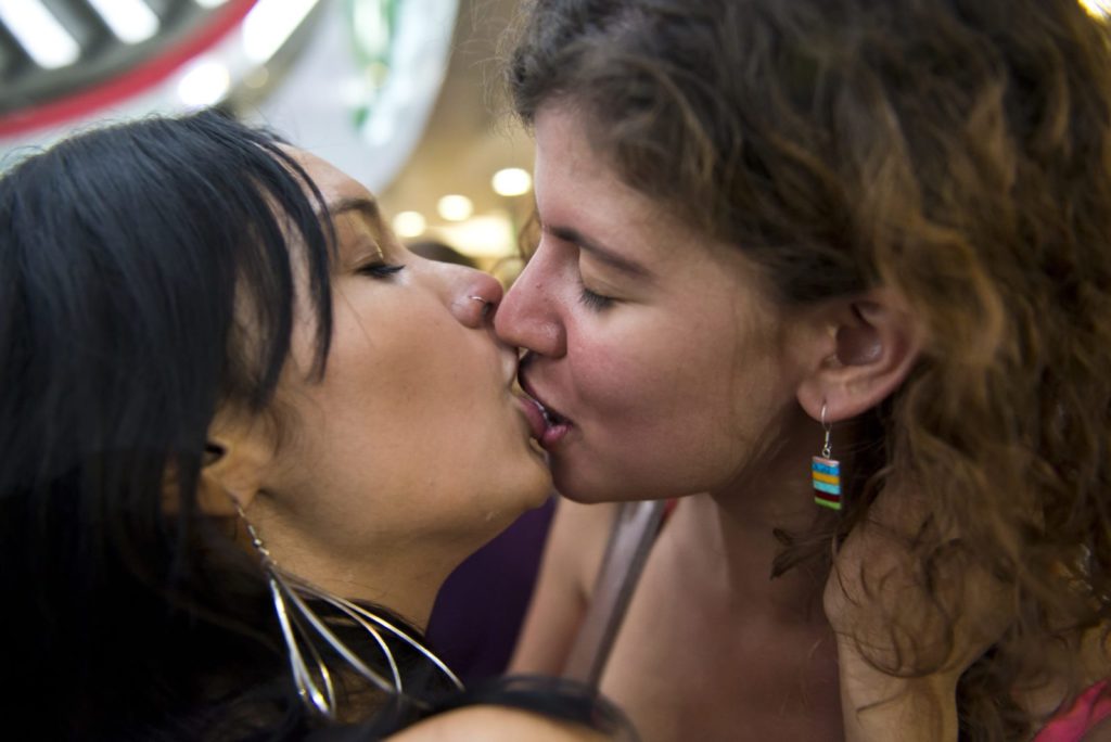 Brazilian lesbian mom kissing
